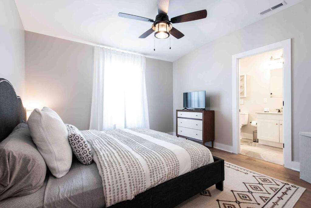 Newly Renovated 3 Bedroom Shelby Park Home **Free Parking** Луисвилл Экстерьер фото