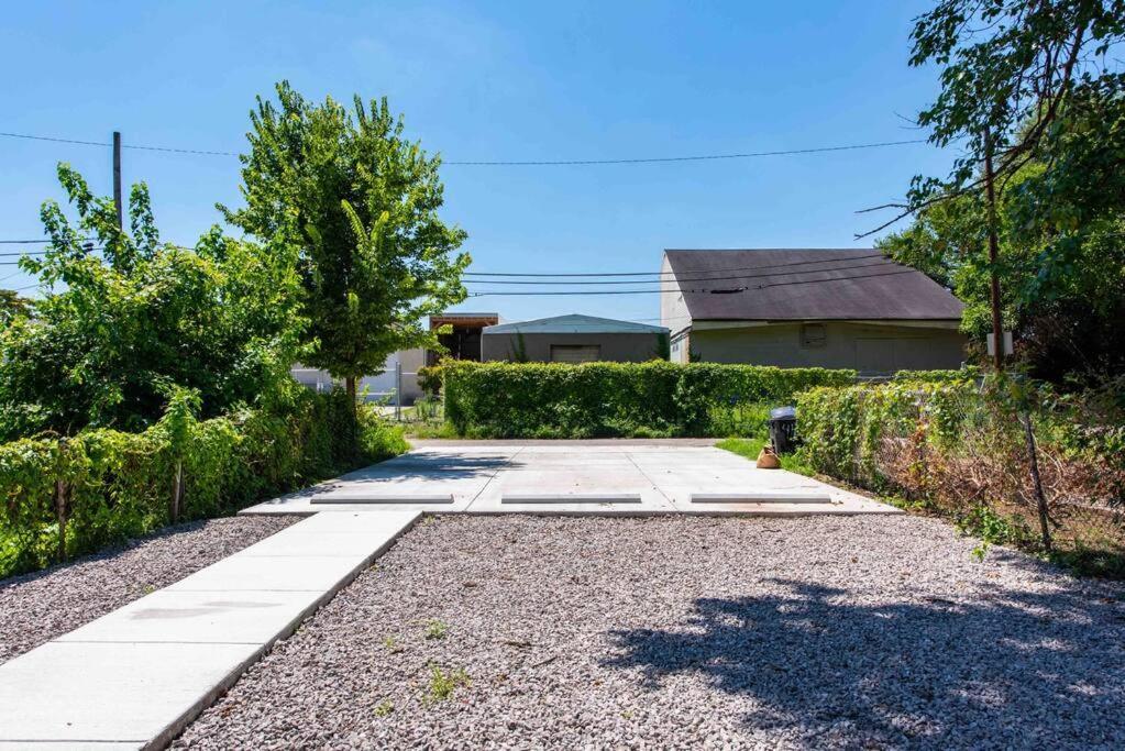 Newly Renovated 3 Bedroom Shelby Park Home **Free Parking** Луисвилл Экстерьер фото