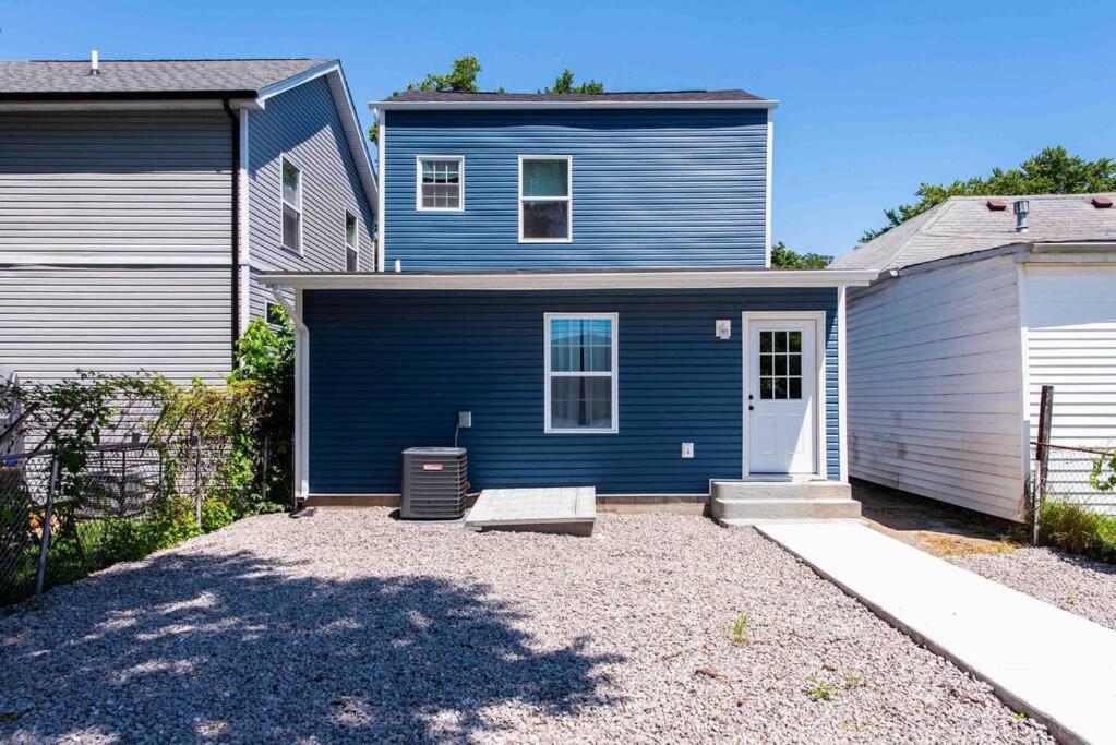 Newly Renovated 3 Bedroom Shelby Park Home **Free Parking** Луисвилл Экстерьер фото