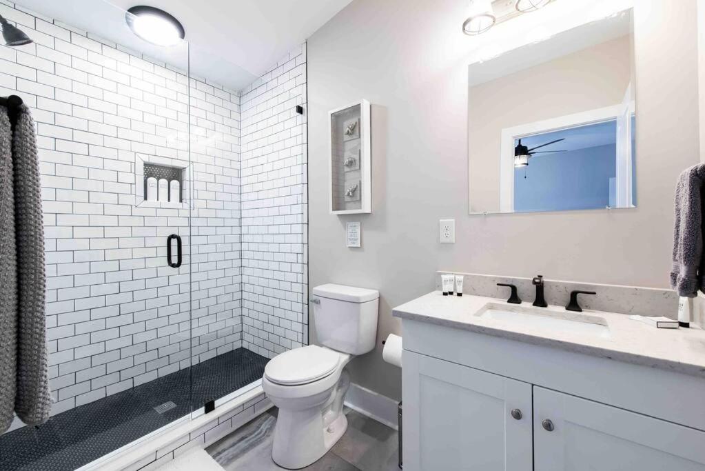Newly Renovated 3 Bedroom Shelby Park Home **Free Parking** Луисвилл Экстерьер фото