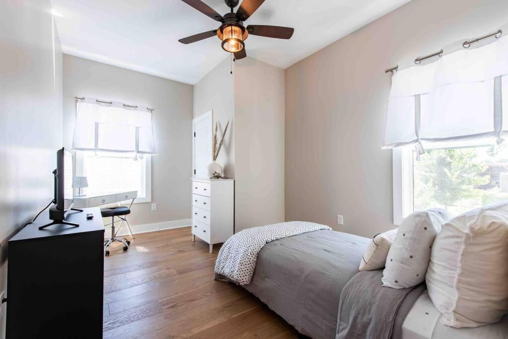 Newly Renovated 3 Bedroom Shelby Park Home **Free Parking** Луисвилл Экстерьер фото