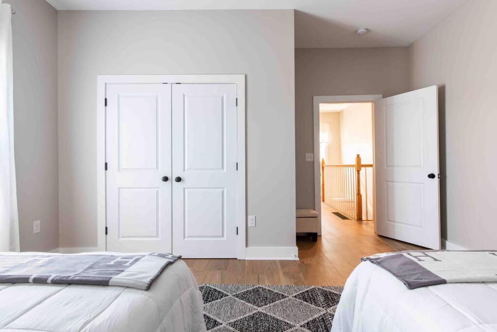 Newly Renovated 3 Bedroom Shelby Park Home **Free Parking** Луисвилл Экстерьер фото